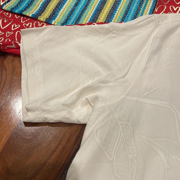 Tommy Bahama Vintage “ Aloha Hawaii “ Gorgeous Camp Shirt mint Condition - Picture 4 of 11